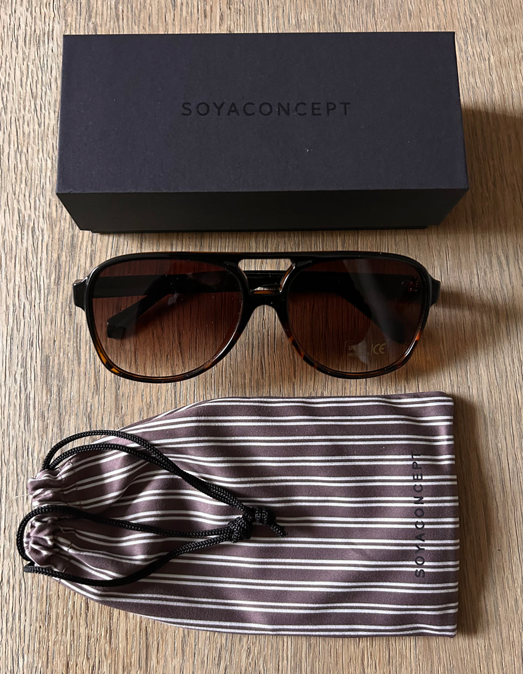 Soyaconcept solbriller aviator m. pose og æske
