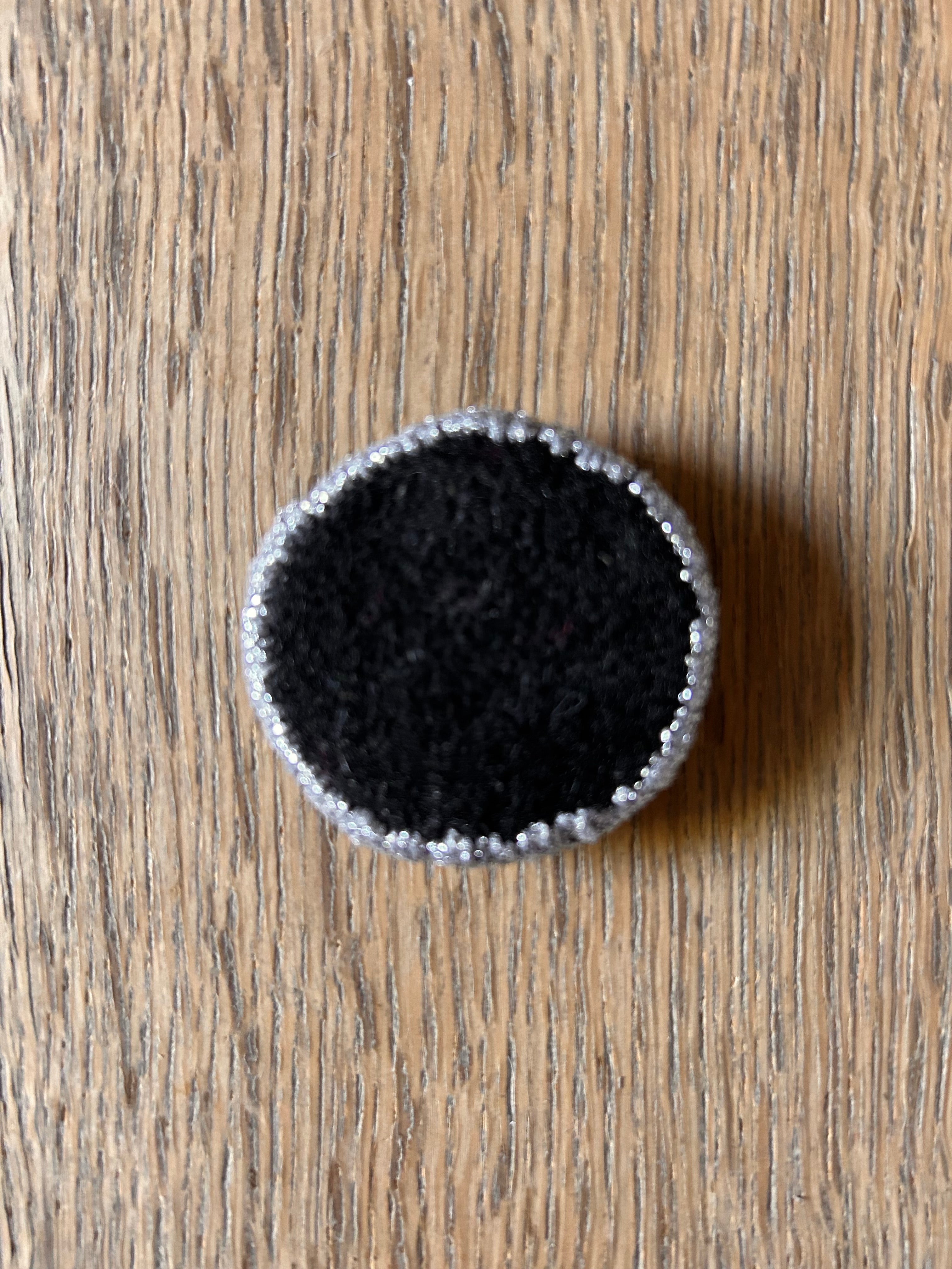Moonchild Copenhagen lommecharm, mini yin yang, 4,5 cm
