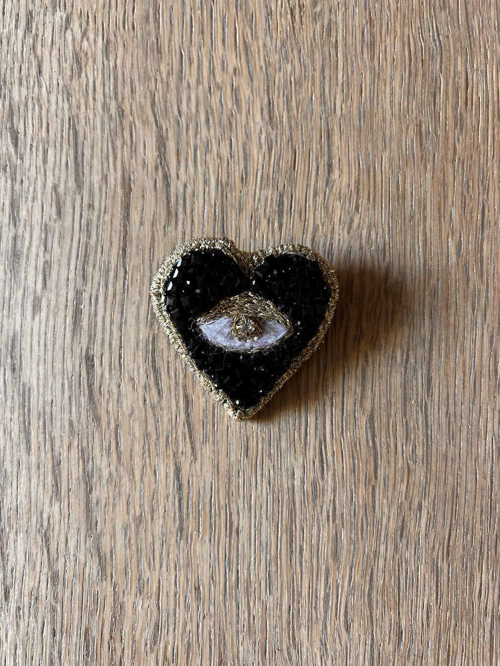 Moonchild Copenhagen broche, sort hjerte med øje, 5 cm