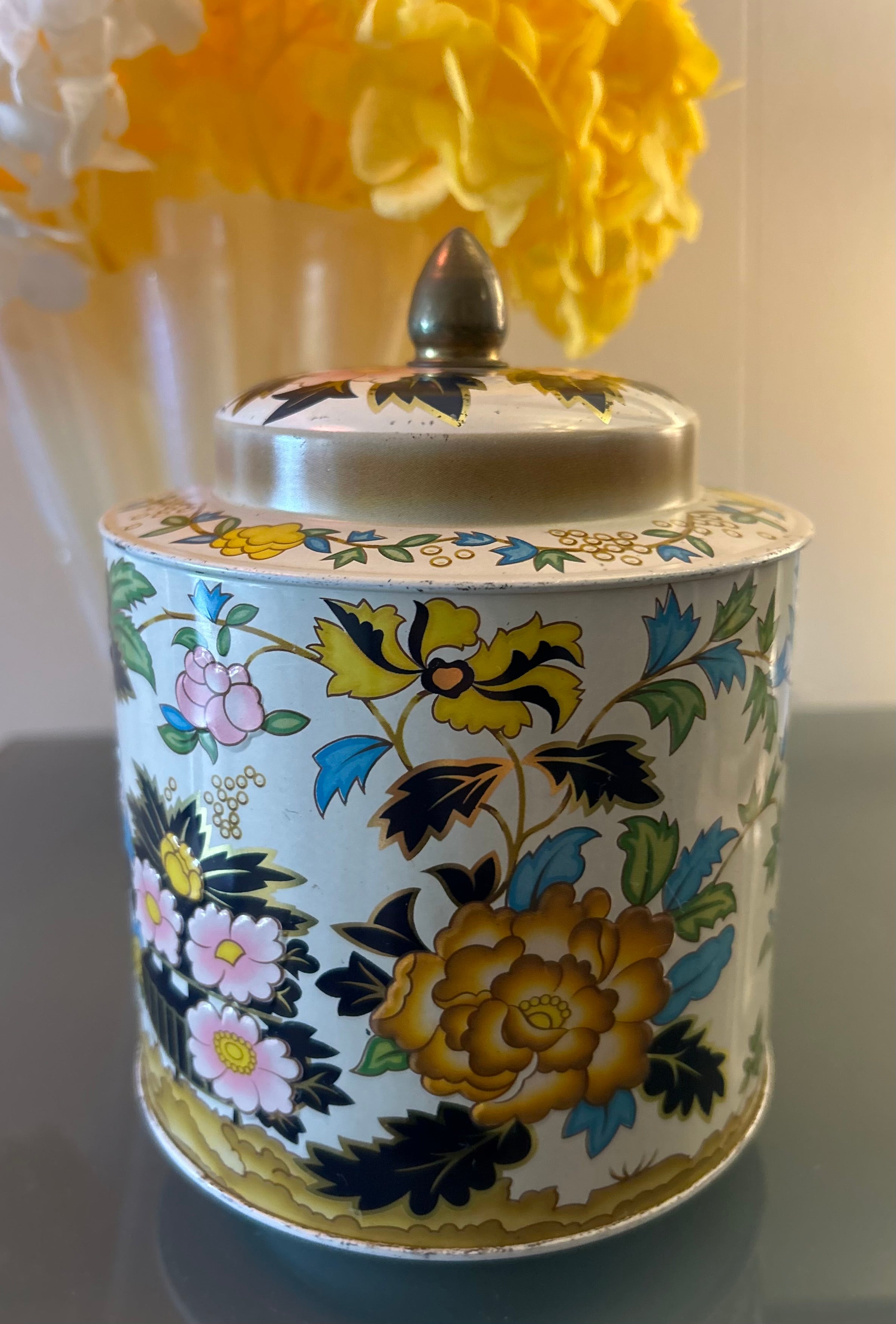 Dåse med blomstermotiver, hvid