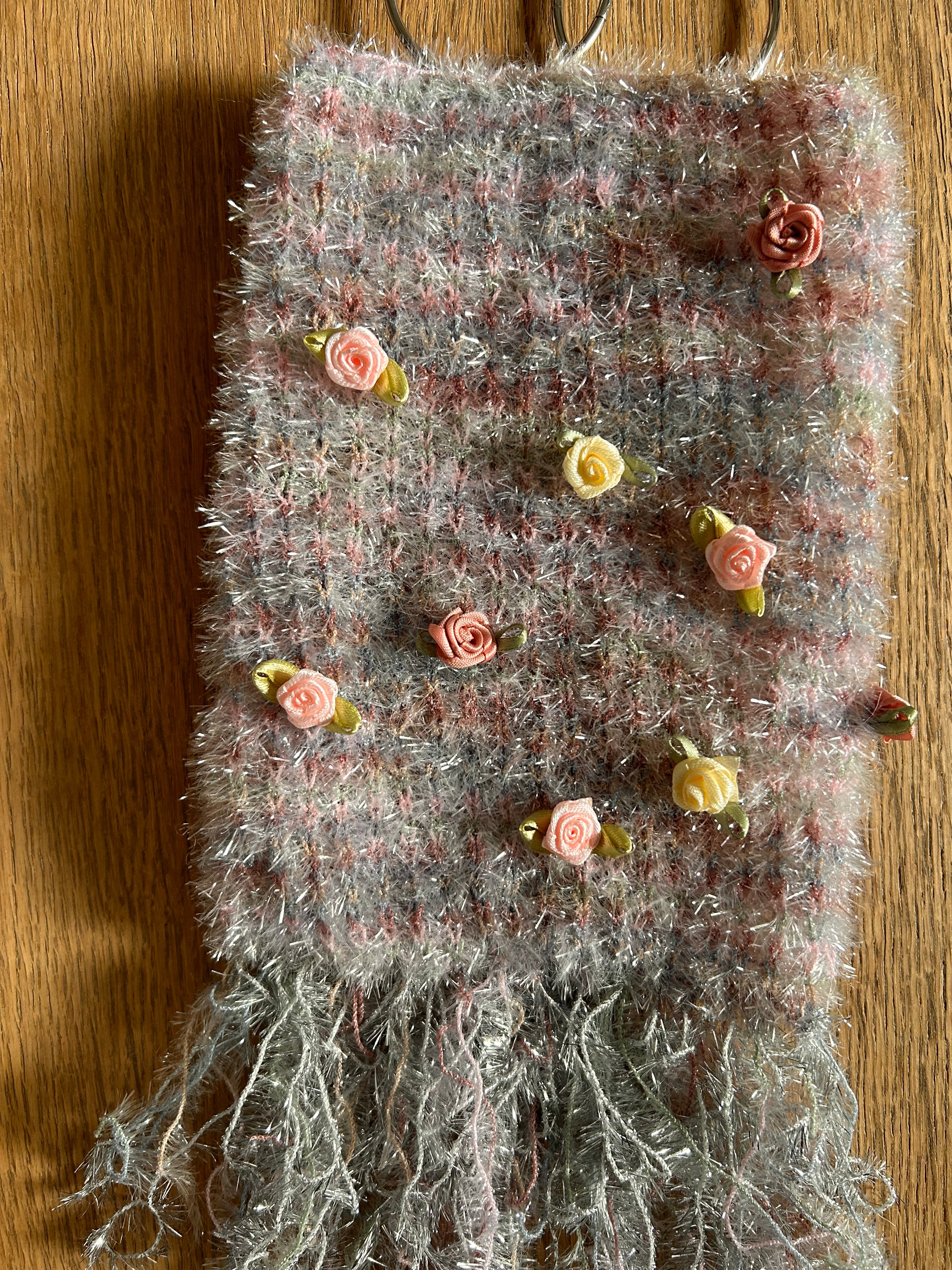 House of Lenschau stribet rosa glimmertaske med roser