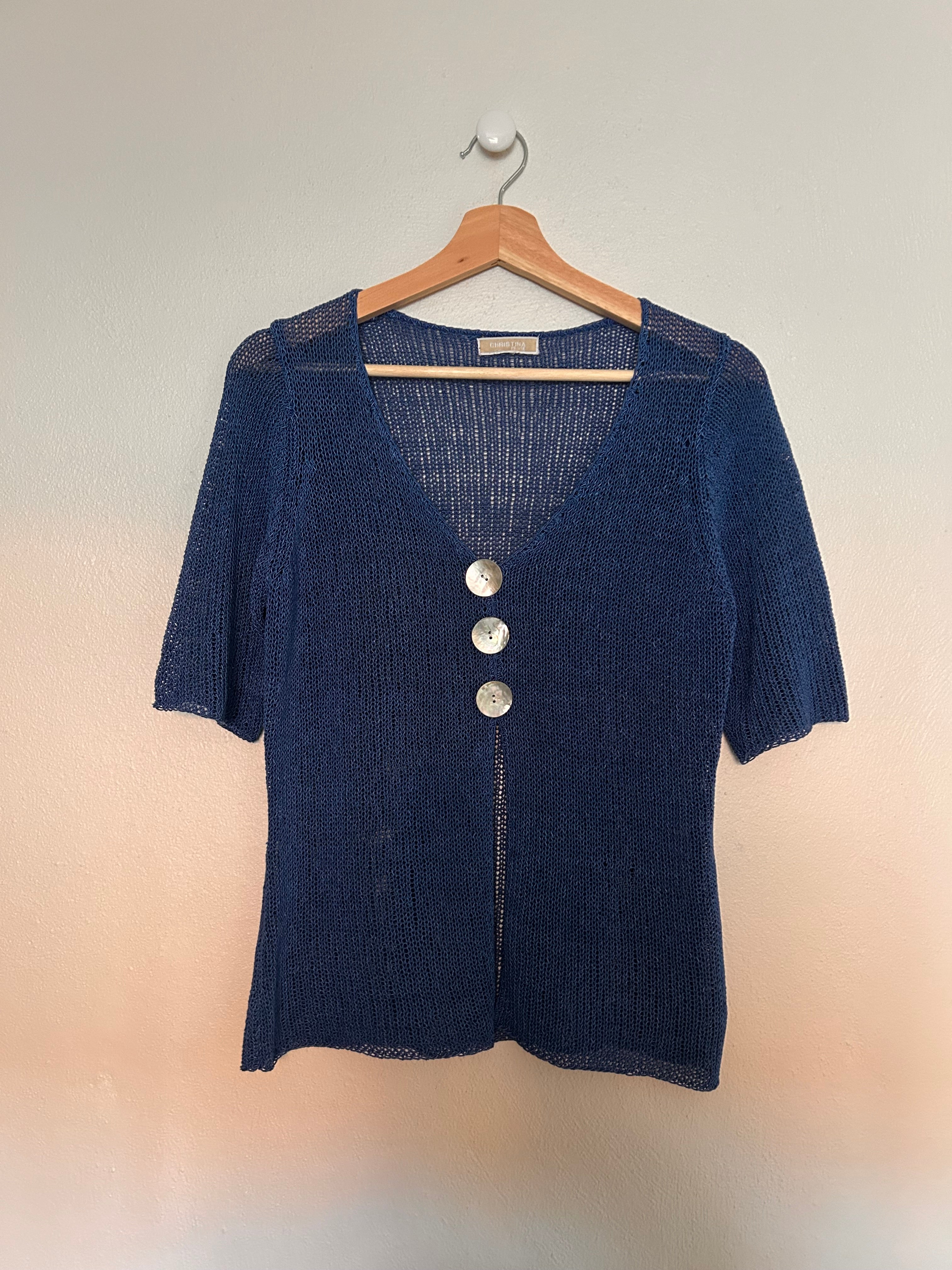 Strik T-cardigan med perlemorknapper
